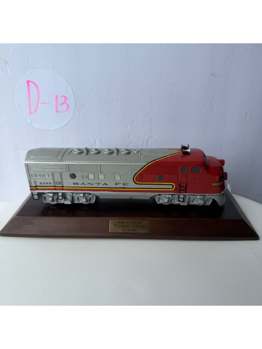 Avon 1992 Lionel 1948 Santa Fe F3 Diesel‎ Engine Train Display D-13